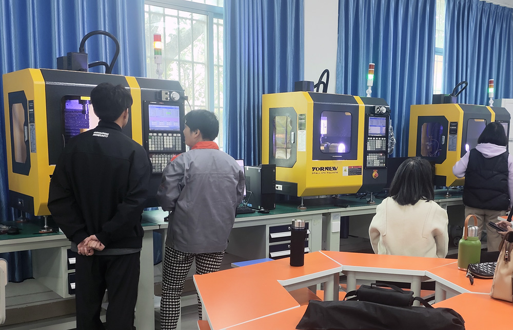 桌面五軸加工中心實(shí)訓(xùn)室